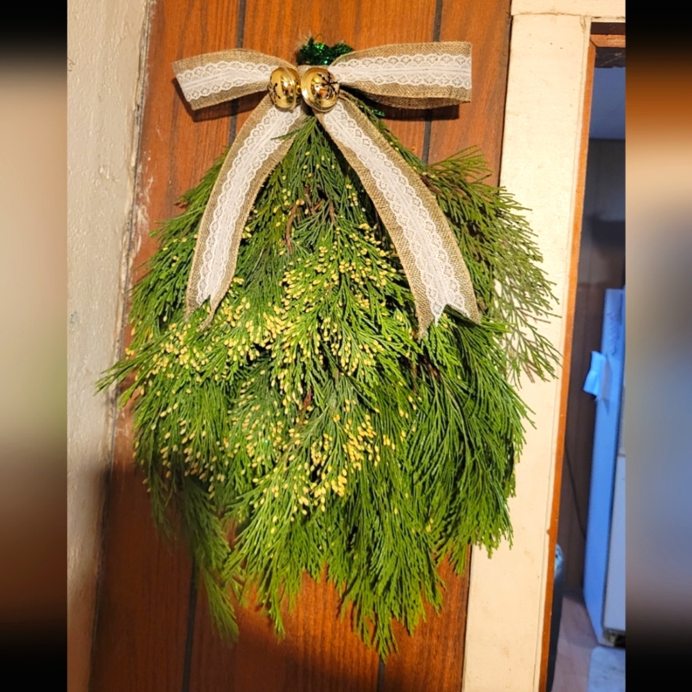 Freshly Cut Oregon Cedar Holiday Swags!!